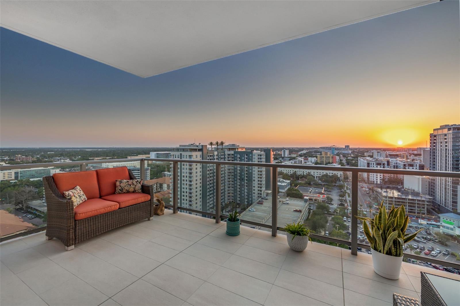 Listing photo id 24 for 301 1st Street S 2006