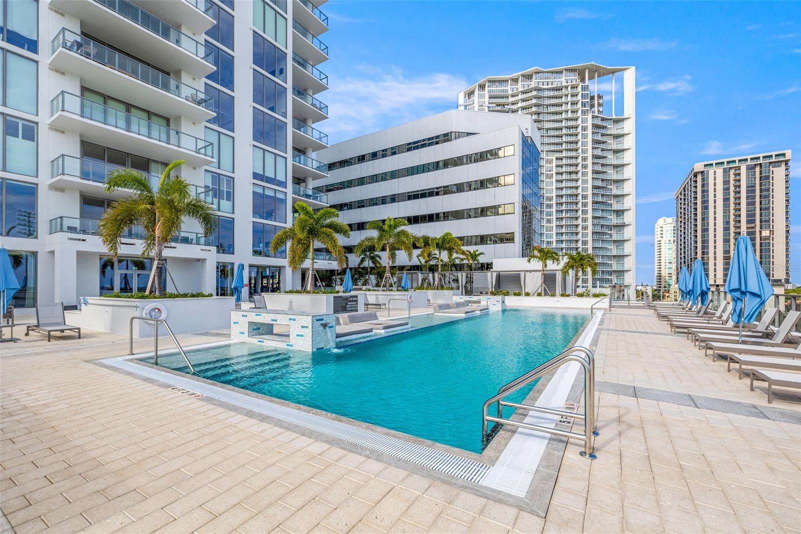 Listing photo id 31 for 301 1st Street S 2006