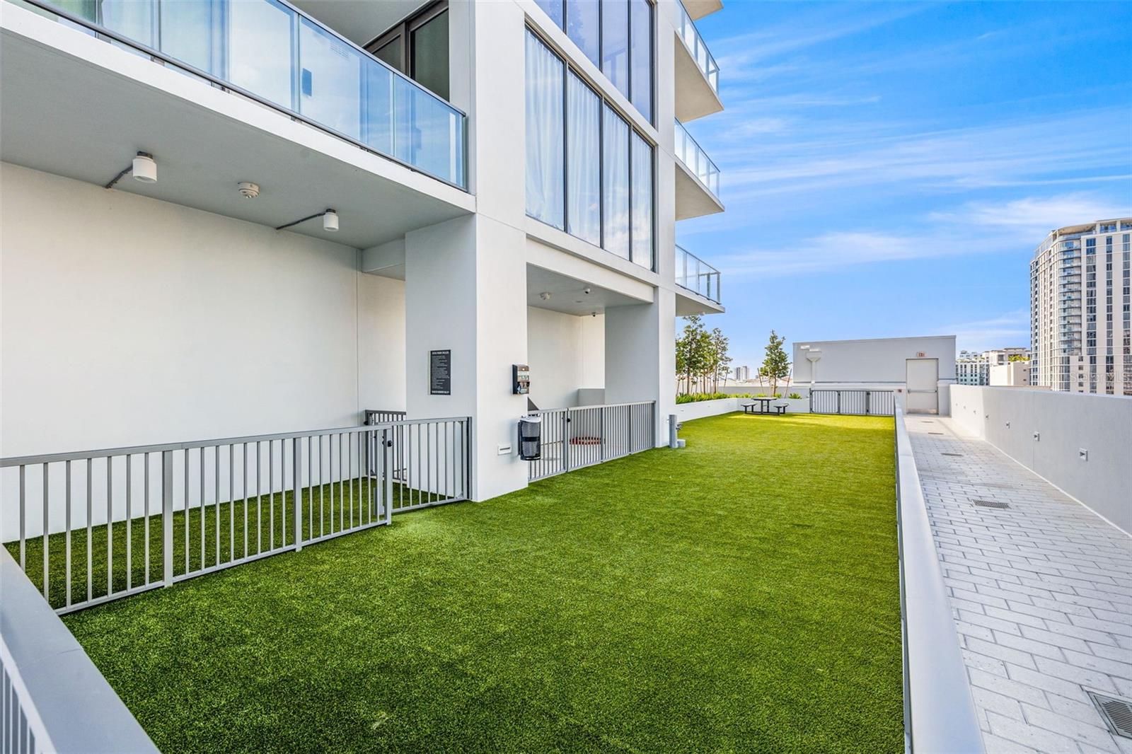 Listing photo id 40 for 301 1st Street S 2006