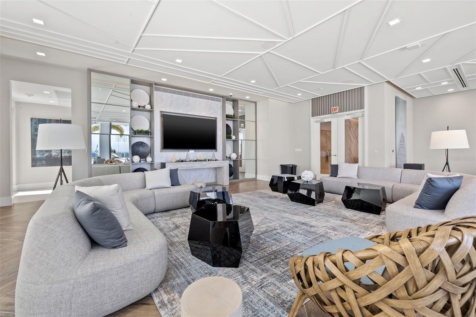 Listing photo id 51 for 301 1st Street S 2006