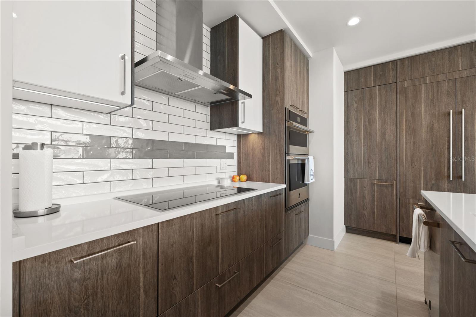 Listing photo id 4 for 301 1st Street S 2006