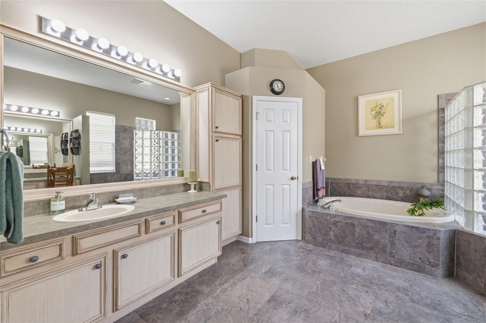 Image 11 of 28 For 4810 Mirabella Place