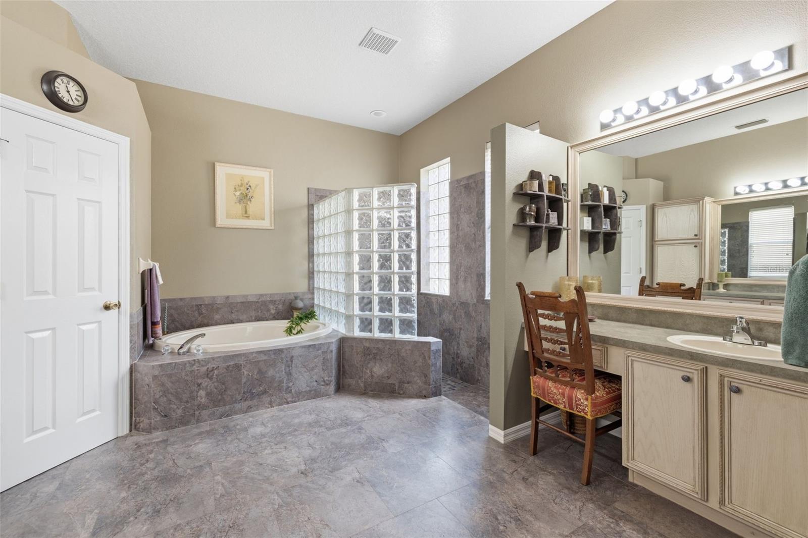 Image 12 of 28 For 4810 Mirabella Place