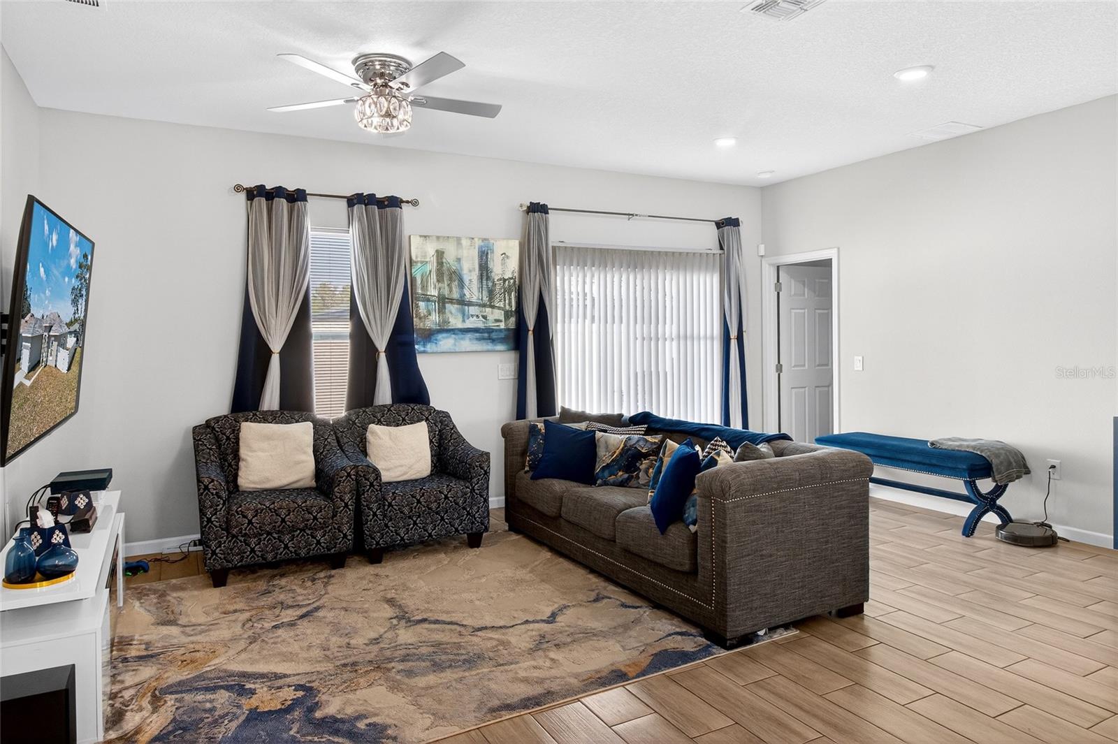 Image 11 of 33 For 276 Elm Court