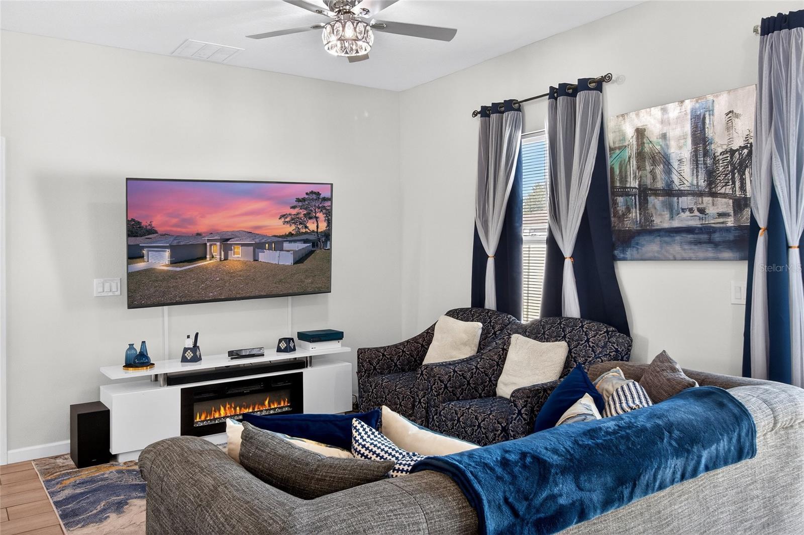 Image 13 of 33 For 276 Elm Court