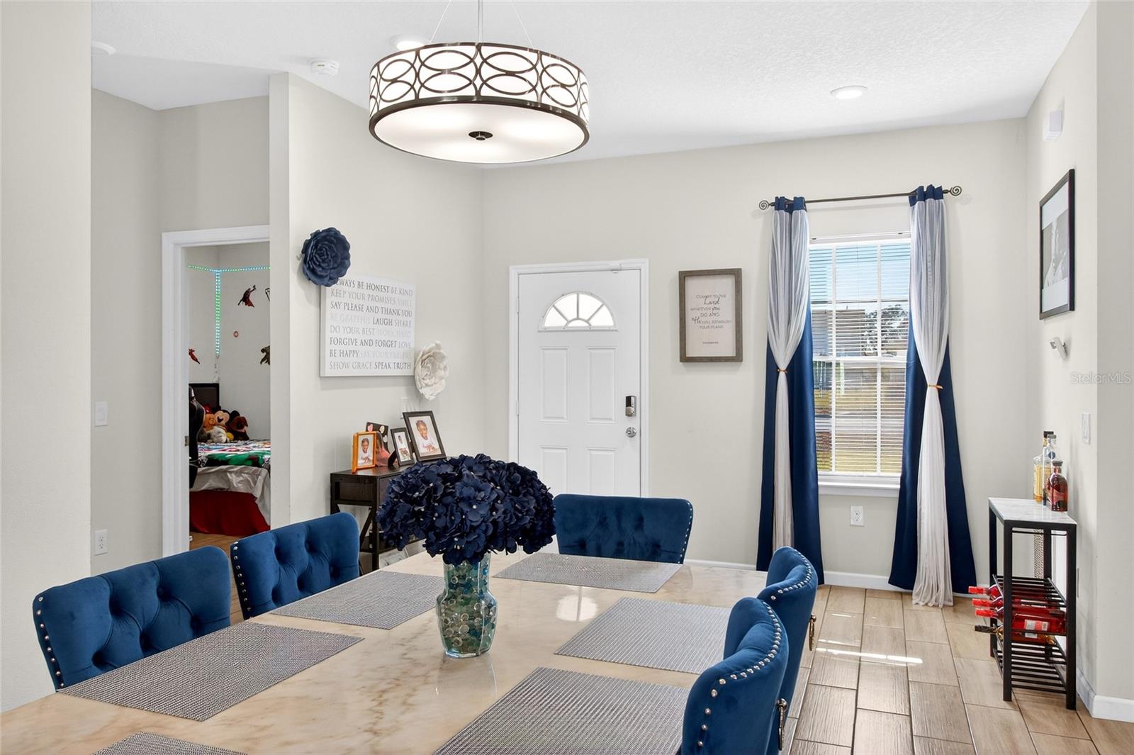 Image 17 of 33 For 276 Elm Court