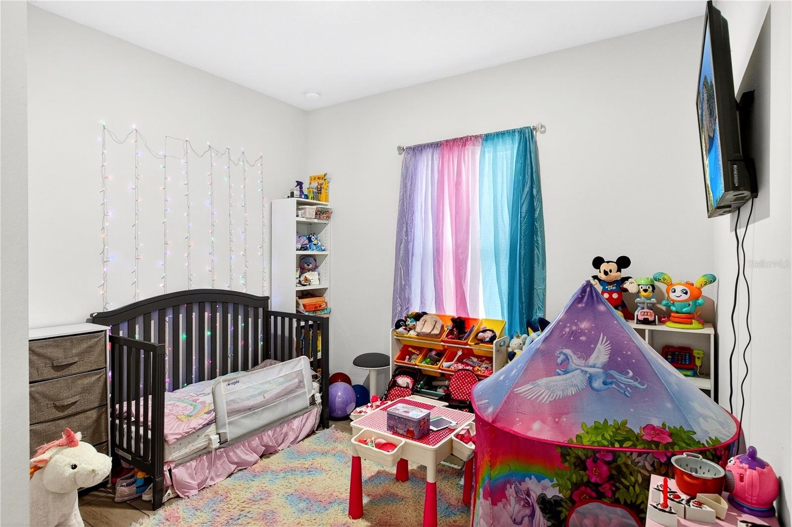 Image 19 of 33 For 276 Elm Court