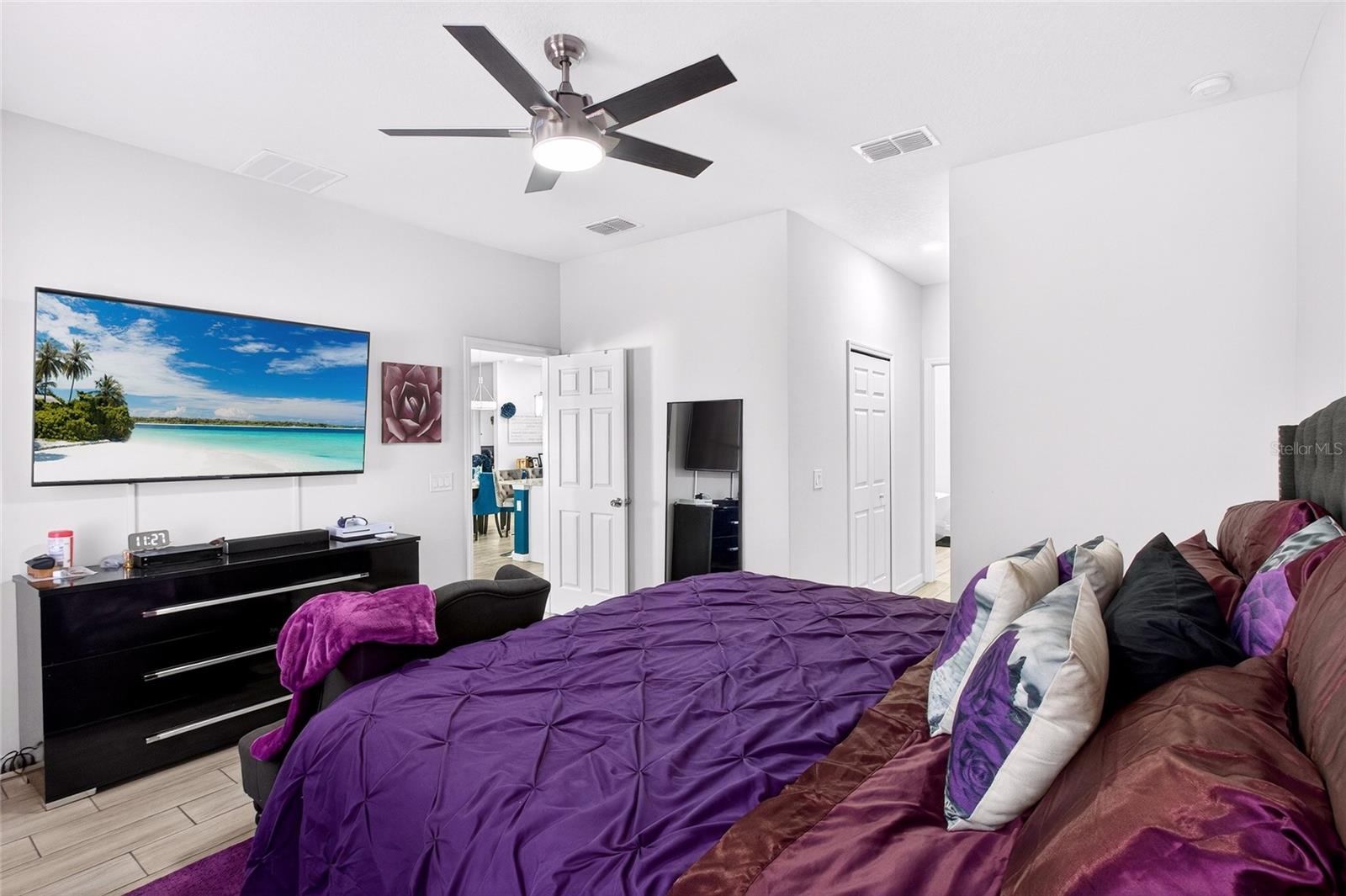 Image 23 of 33 For 276 Elm Court