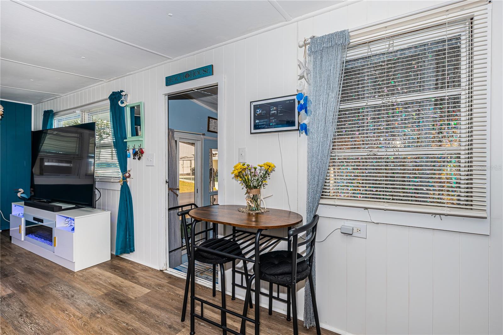 Image 12 of 37 For 8678 44th Avenue N 62