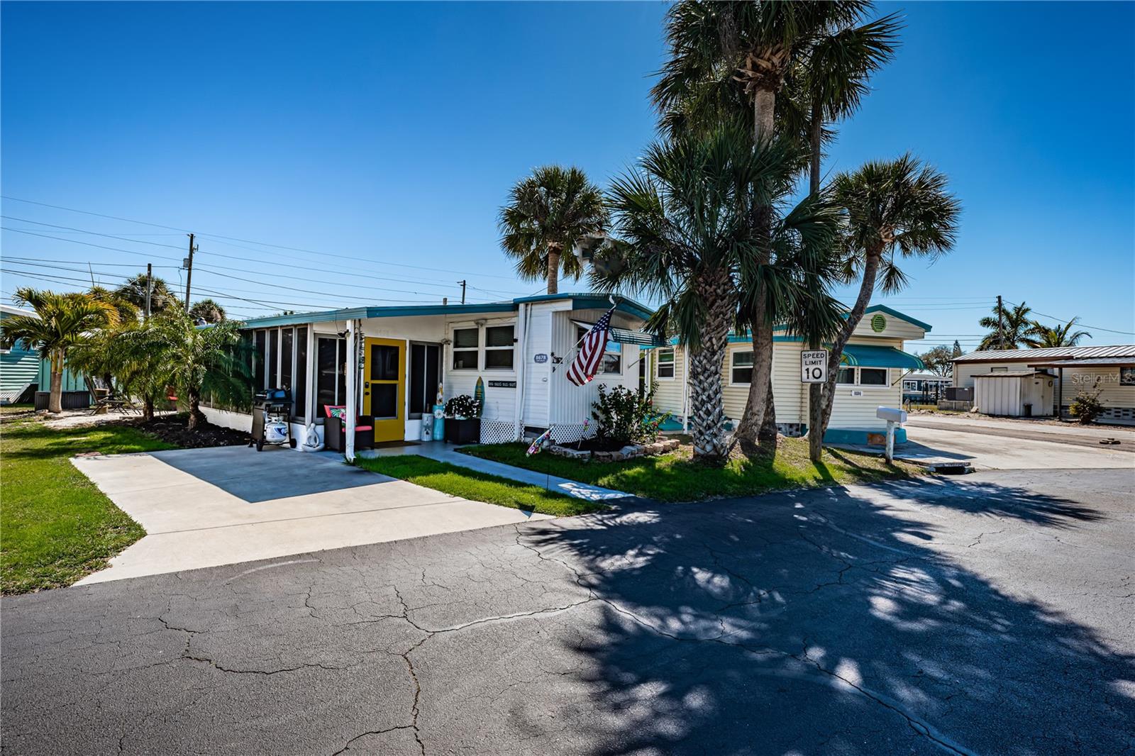 Image 3 of 37 For 8678 44th Avenue N 62