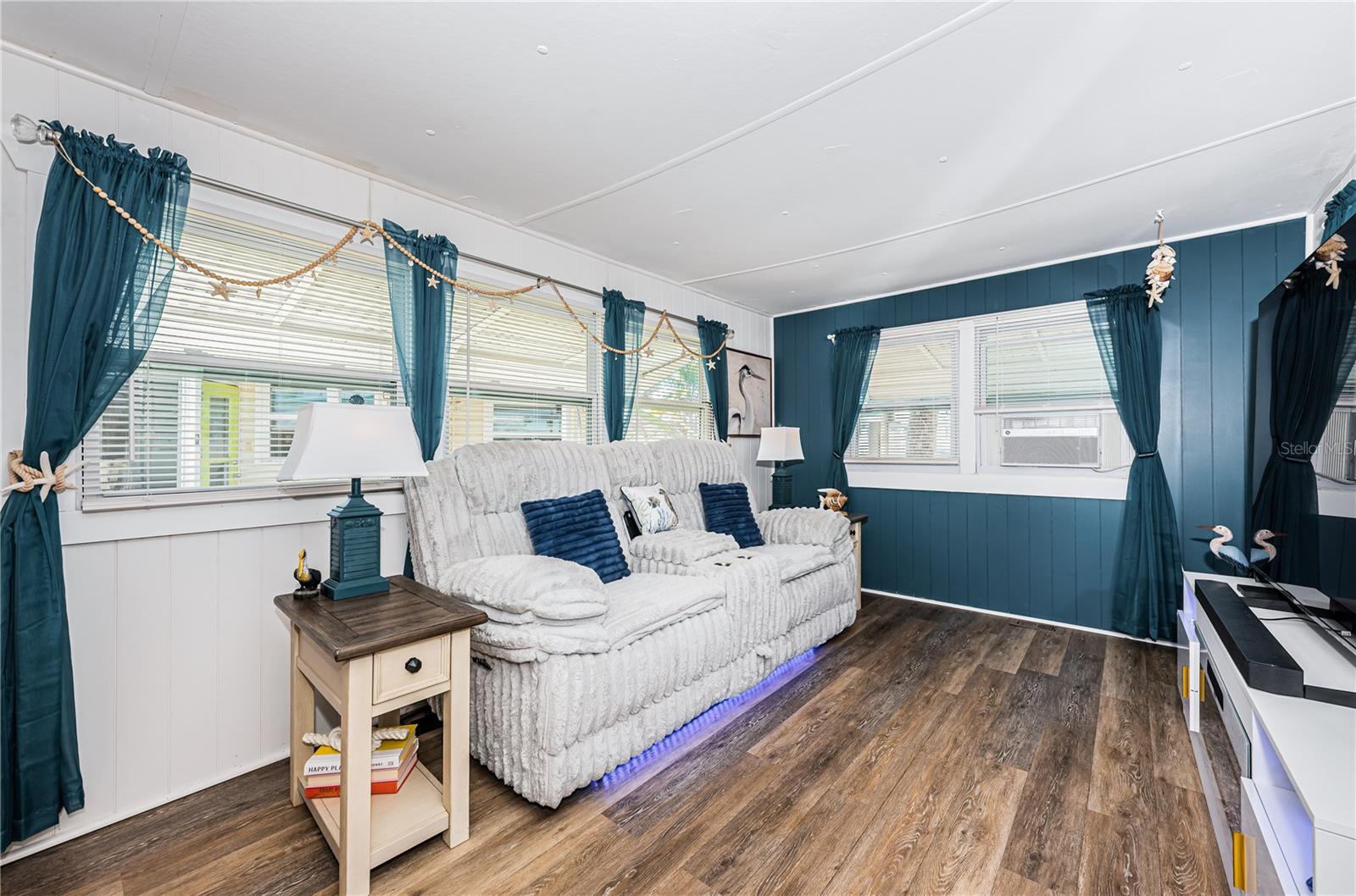 Image 5 of 37 For 8678 44th Avenue N 62