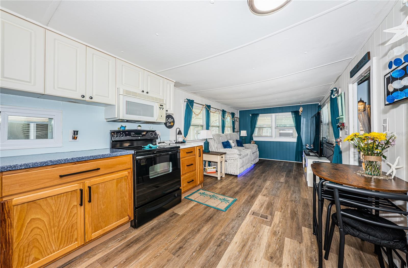 Image 9 of 37 For 8678 44th Avenue N 62