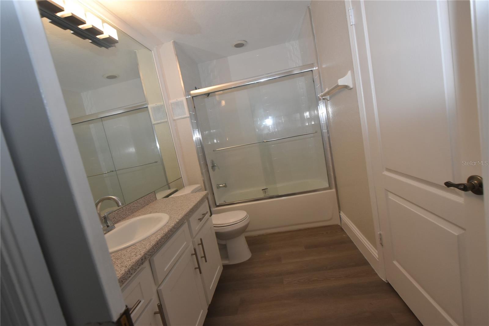 Image 10 of 20 For 609 Island Place Way 609