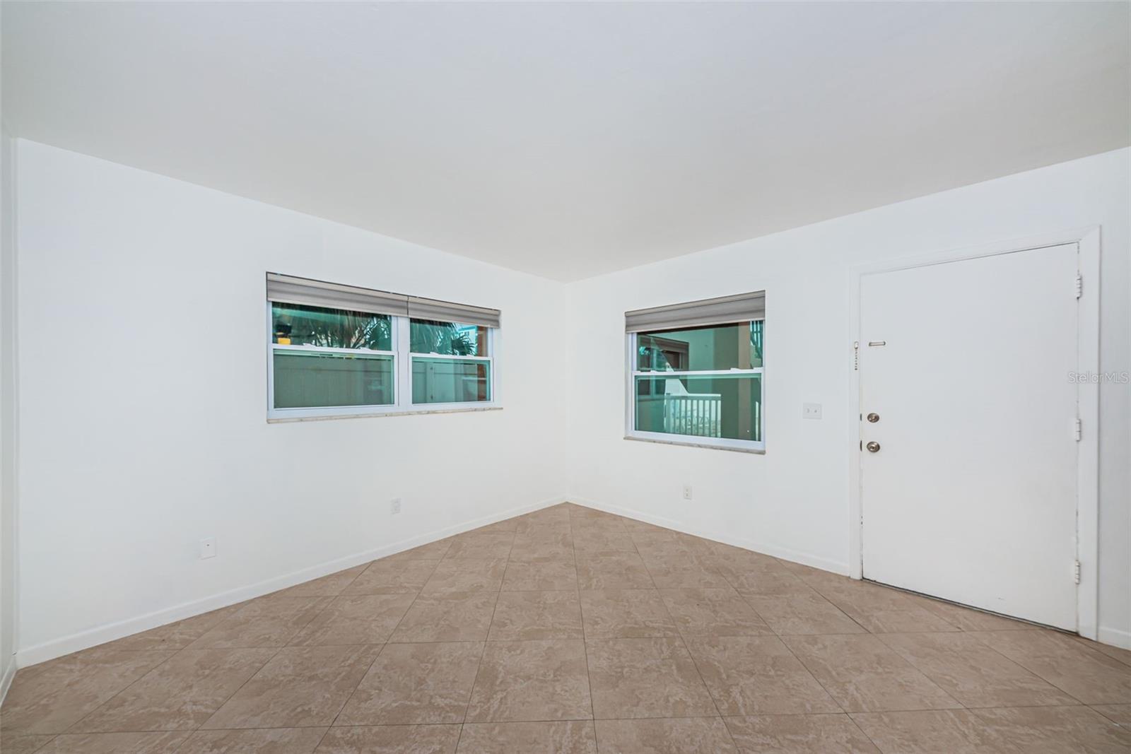 Listing photo id 14 for 2308 1st Street 4