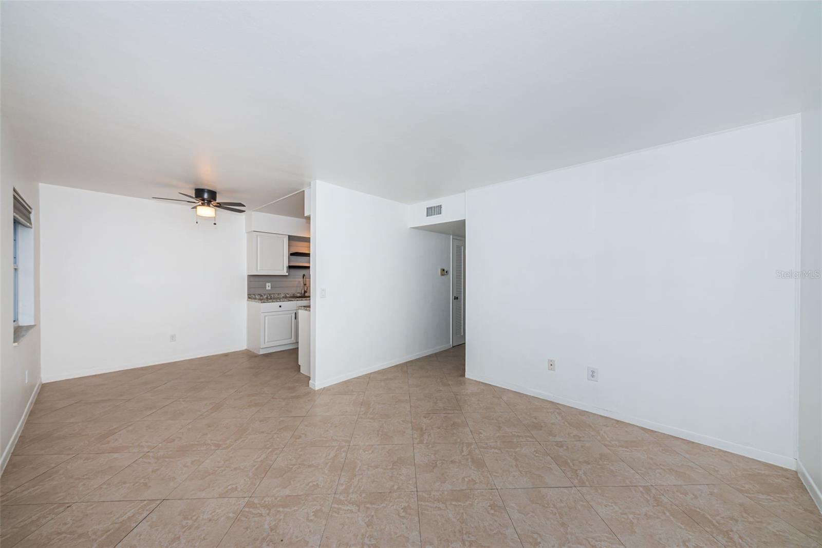 Listing photo id 16 for 2308 1st Street 4