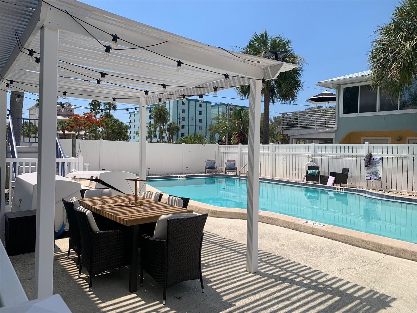 Listing photo id 21 for 2308 1st Street 4