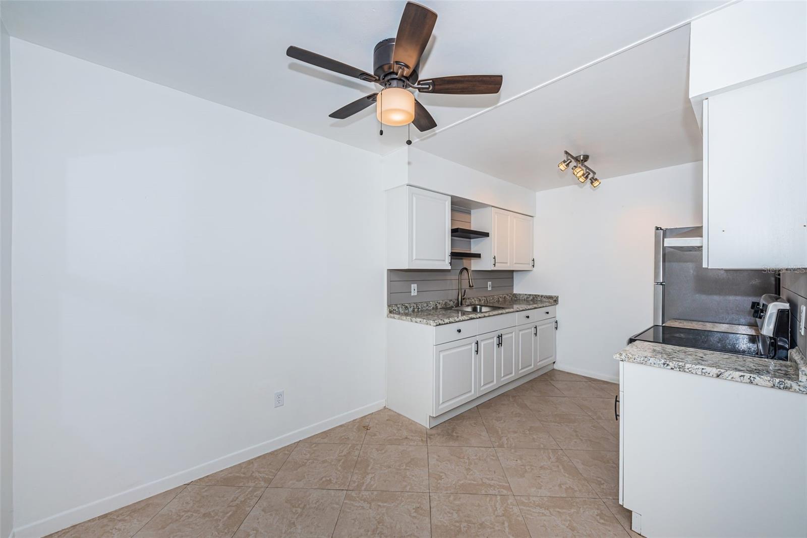 Listing photo id 6 for 2308 1st Street 4