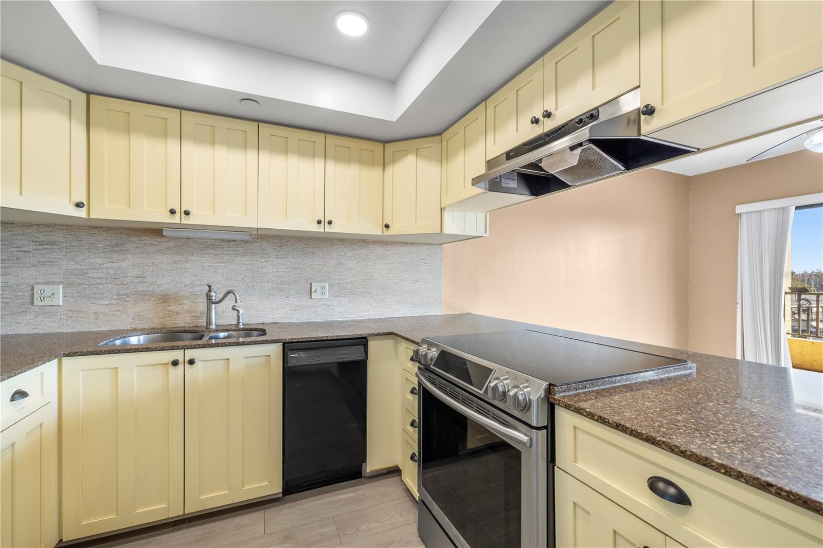 Image 11 of 61 For 1750 Harbor Place S 202