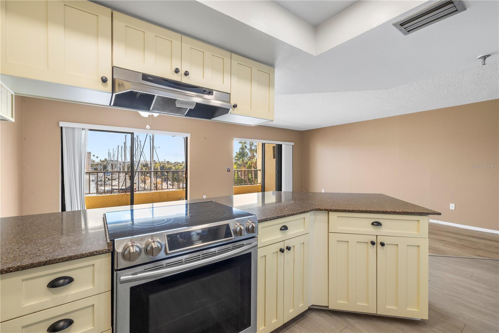 Image 12 of 61 For 1750 Harbor Place S 202