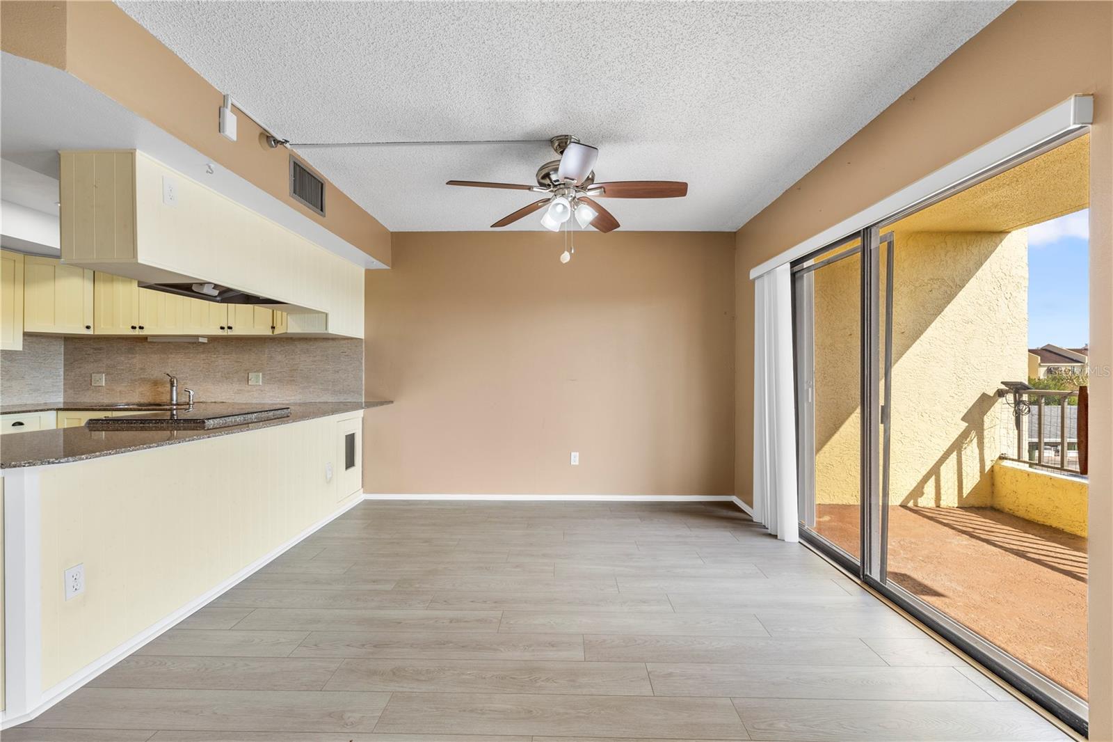 Image 13 of 61 For 1750 Harbor Place S 202