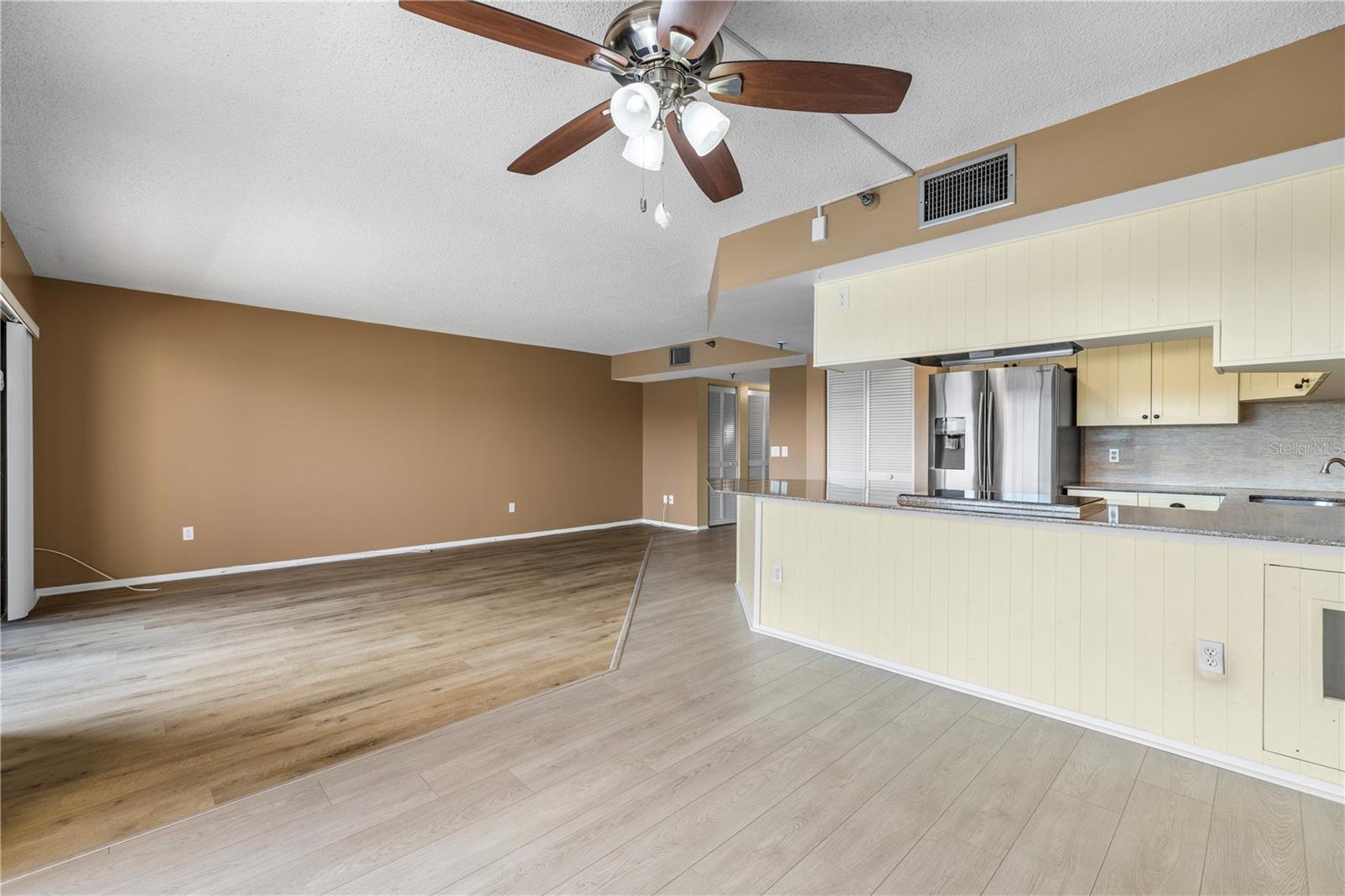 Image 15 of 61 For 1750 Harbor Place S 202