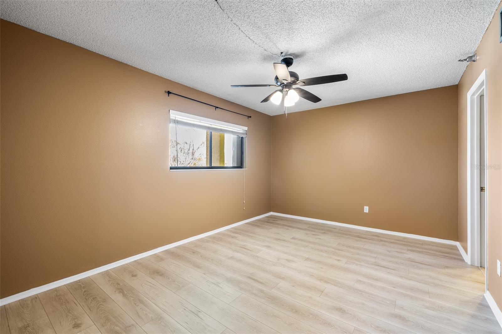 Image 17 of 61 For 1750 Harbor Place S 202