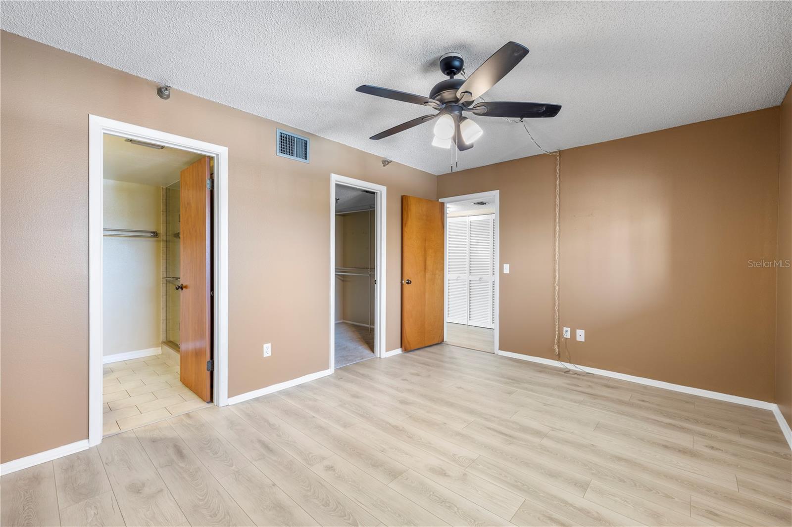 Image 18 of 61 For 1750 Harbor Place S 202