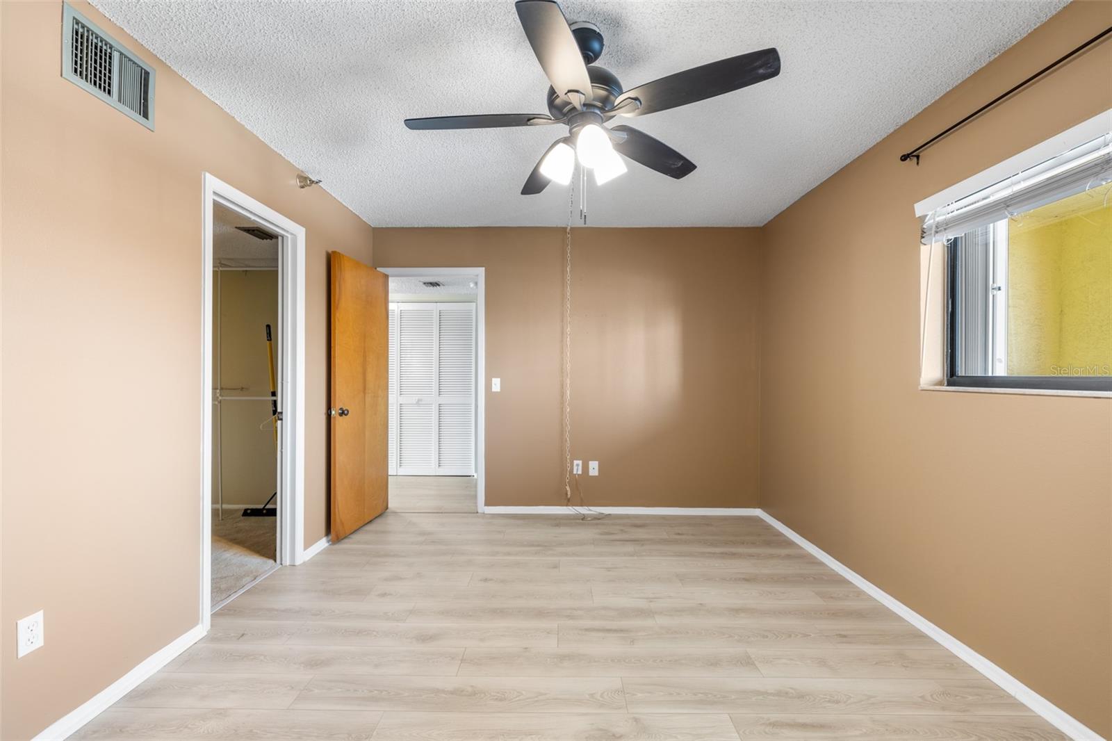 Image 19 of 61 For 1750 Harbor Place S 202