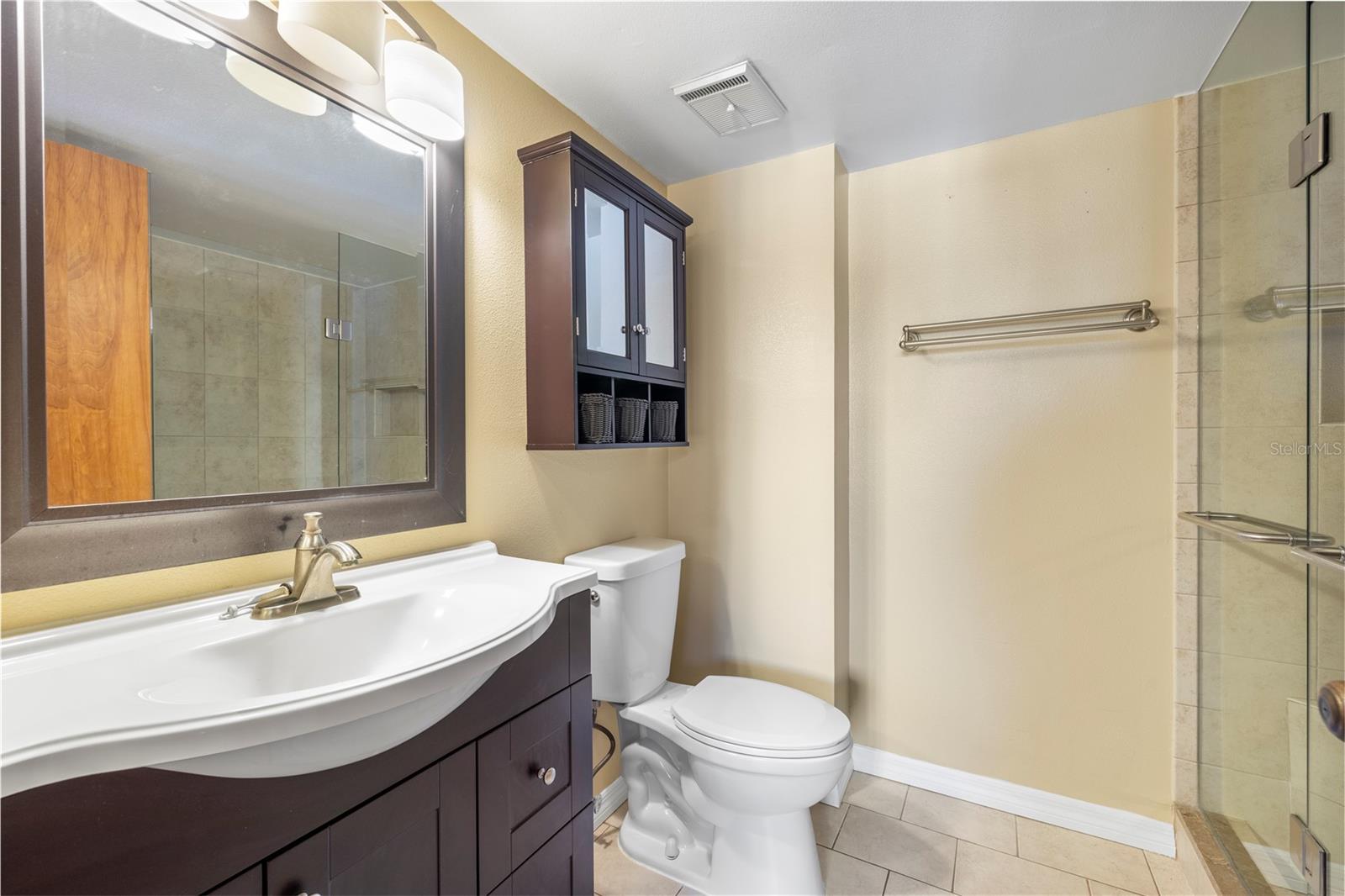 Image 21 of 61 For 1750 Harbor Place S 202