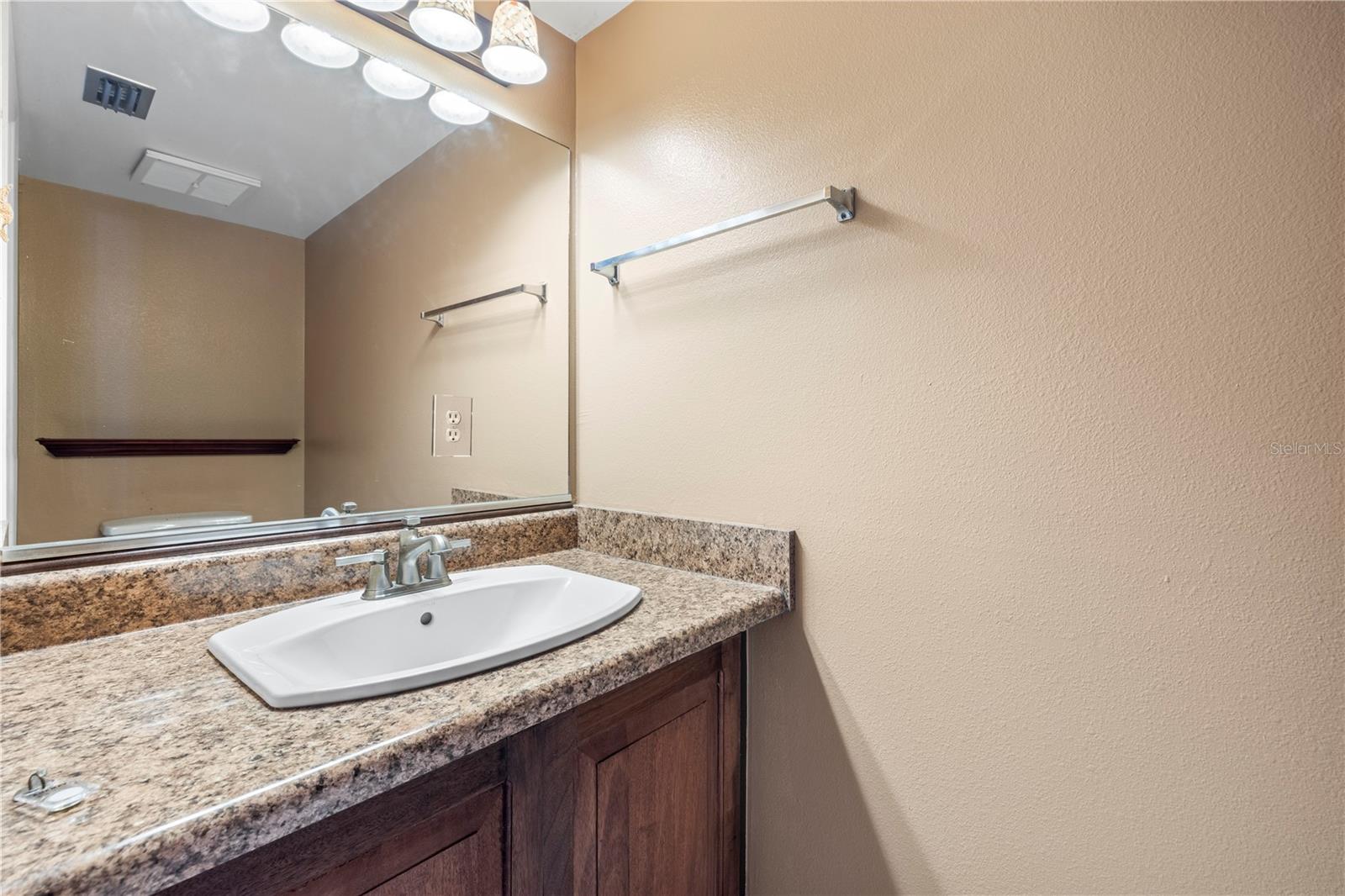 Image 23 of 61 For 1750 Harbor Place S 202