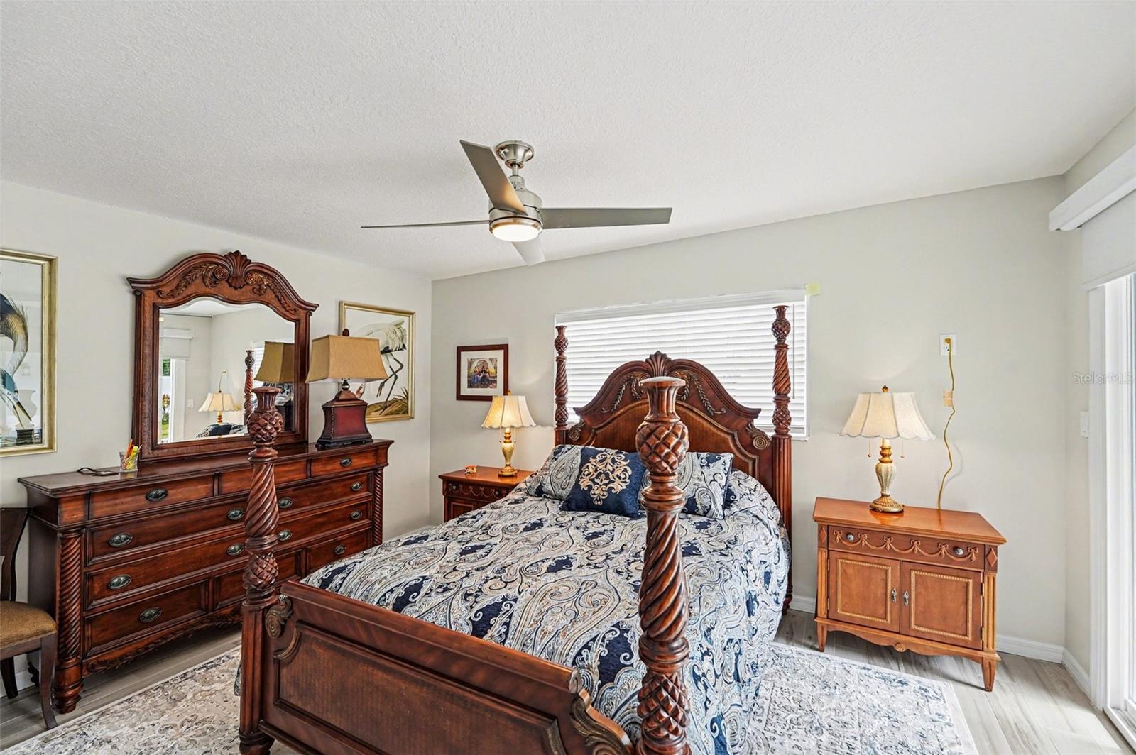 Listing photo id 13 for 339 Shore Drive E