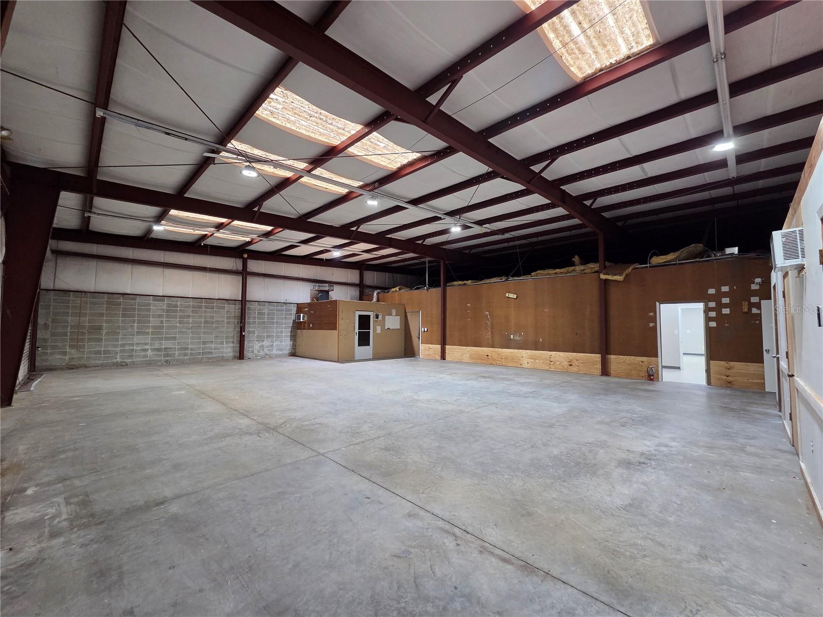 Image 5 of 41 For 6800 Edgewater Commerce Parkway