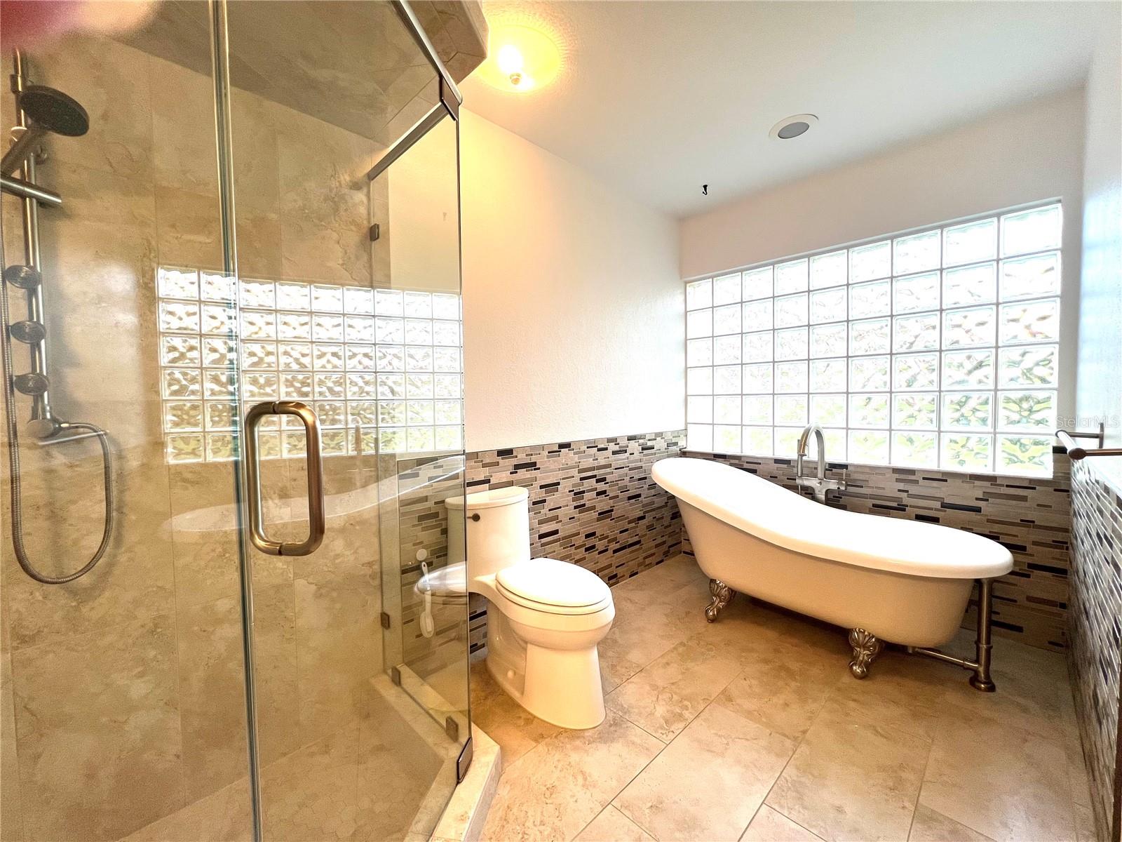 Image 13 of 46 For 2715 Montague Court E