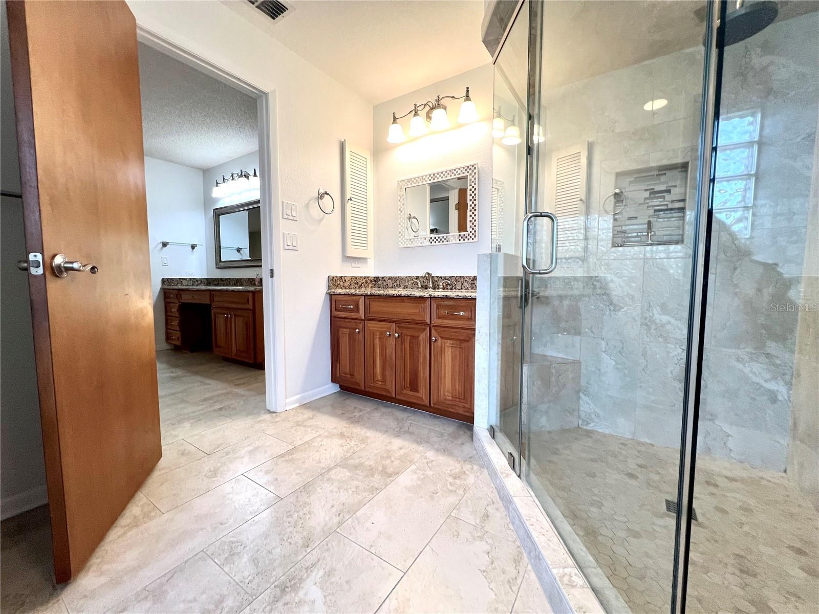 Image 14 of 46 For 2715 Montague Court E