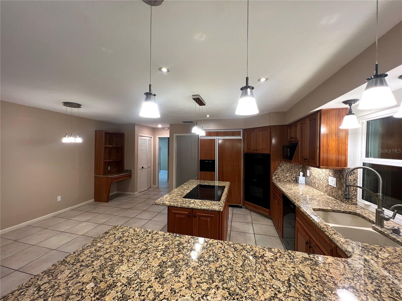 Image 18 of 46 For 2715 Montague Court E