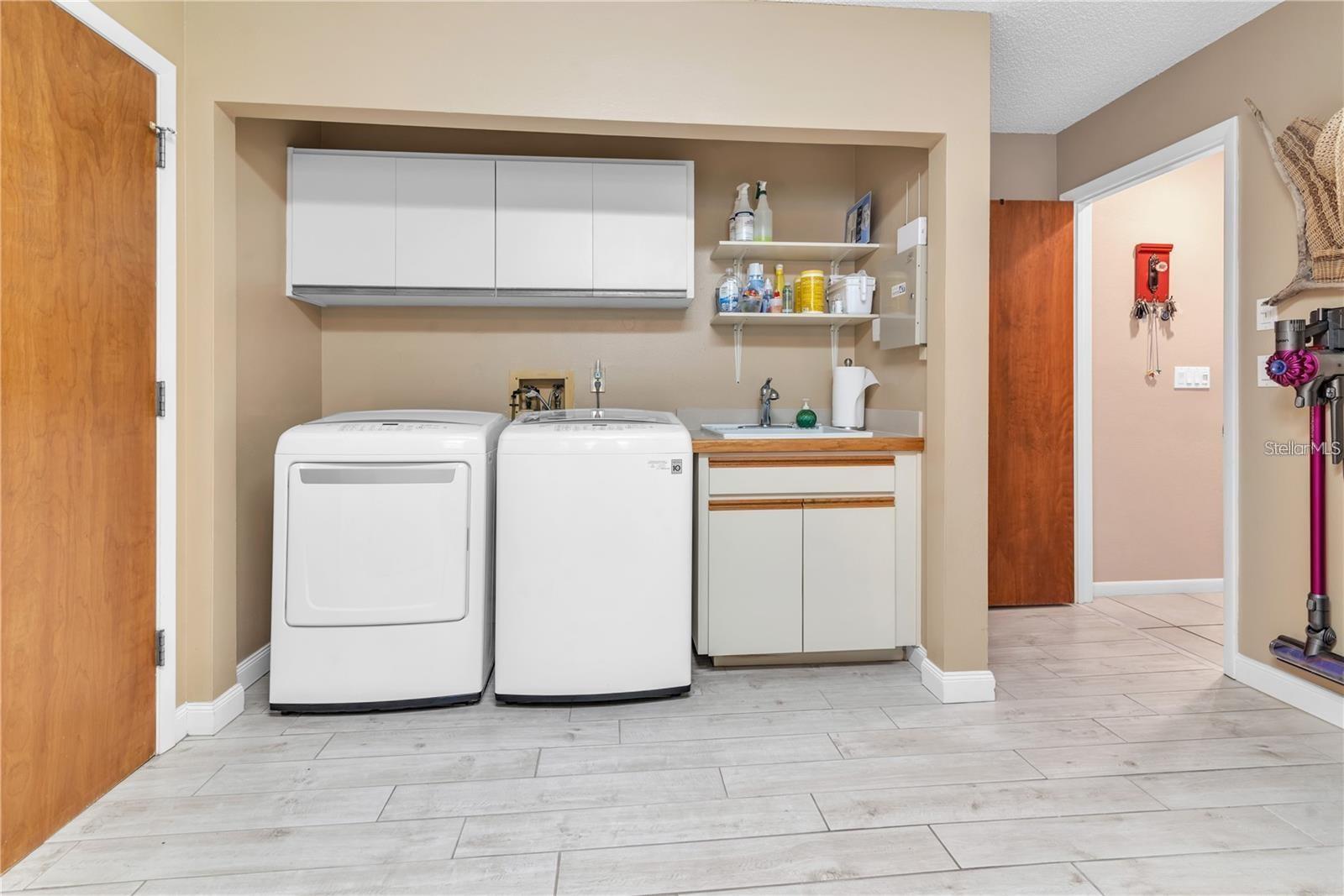 Image 26 of 46 For 2715 Montague Court E