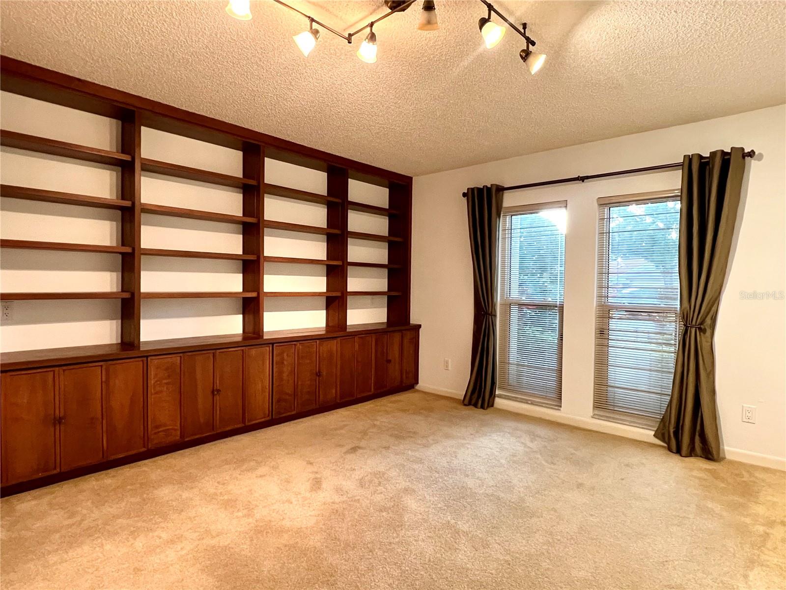 Image 8 of 46 For 2715 Montague Court E