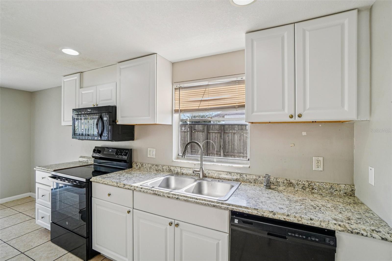 Image 10 of 25 For 6807 White Cliffs Way