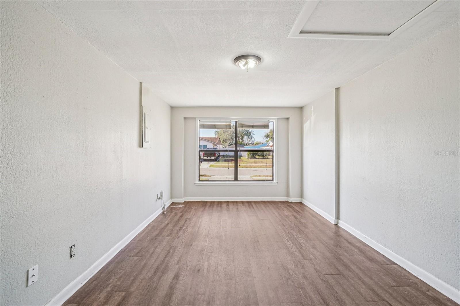 Image 11 of 25 For 6807 White Cliffs Way