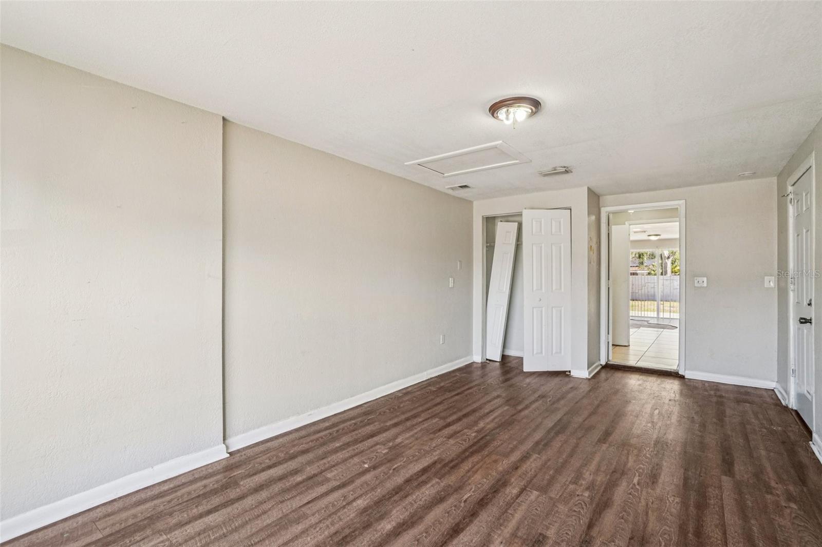 Image 12 of 25 For 6807 White Cliffs Way