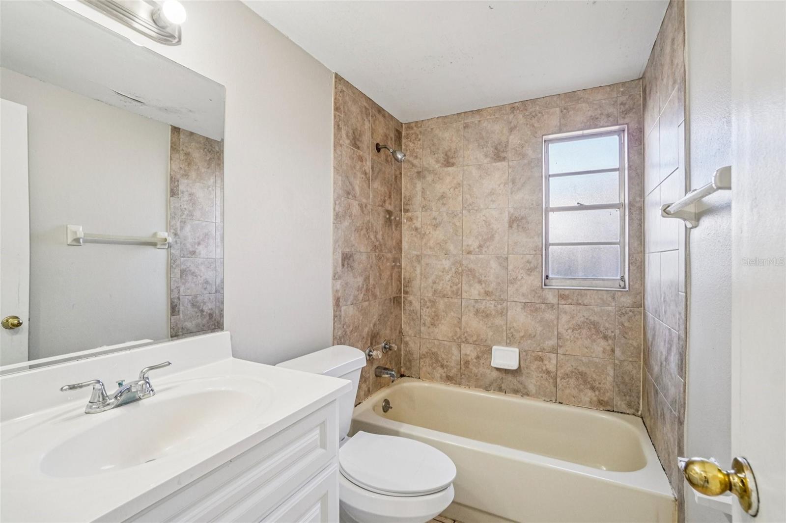 Image 19 of 25 For 6807 White Cliffs Way