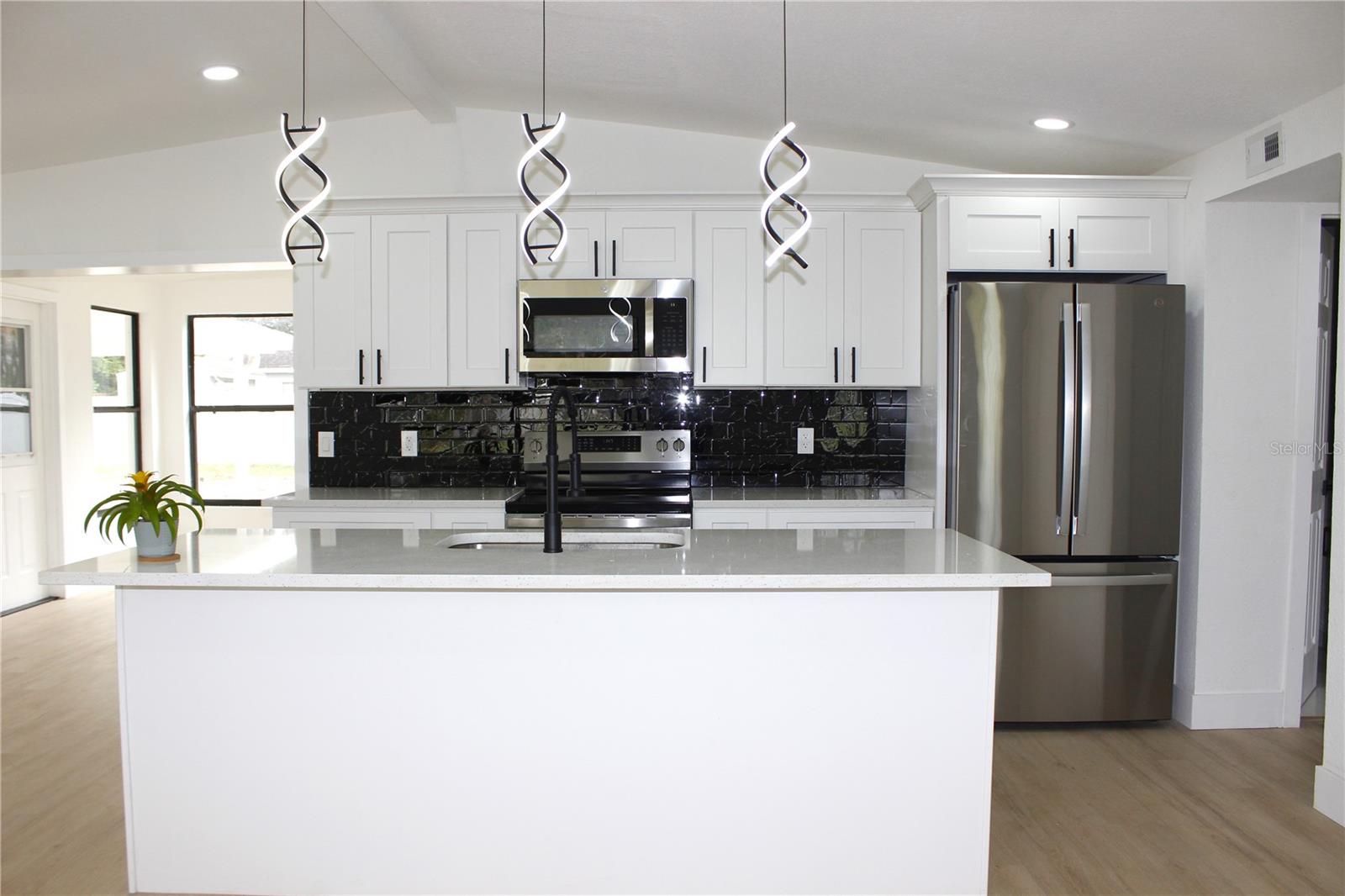 Listing photo id 11 for 8816 Ashman Road