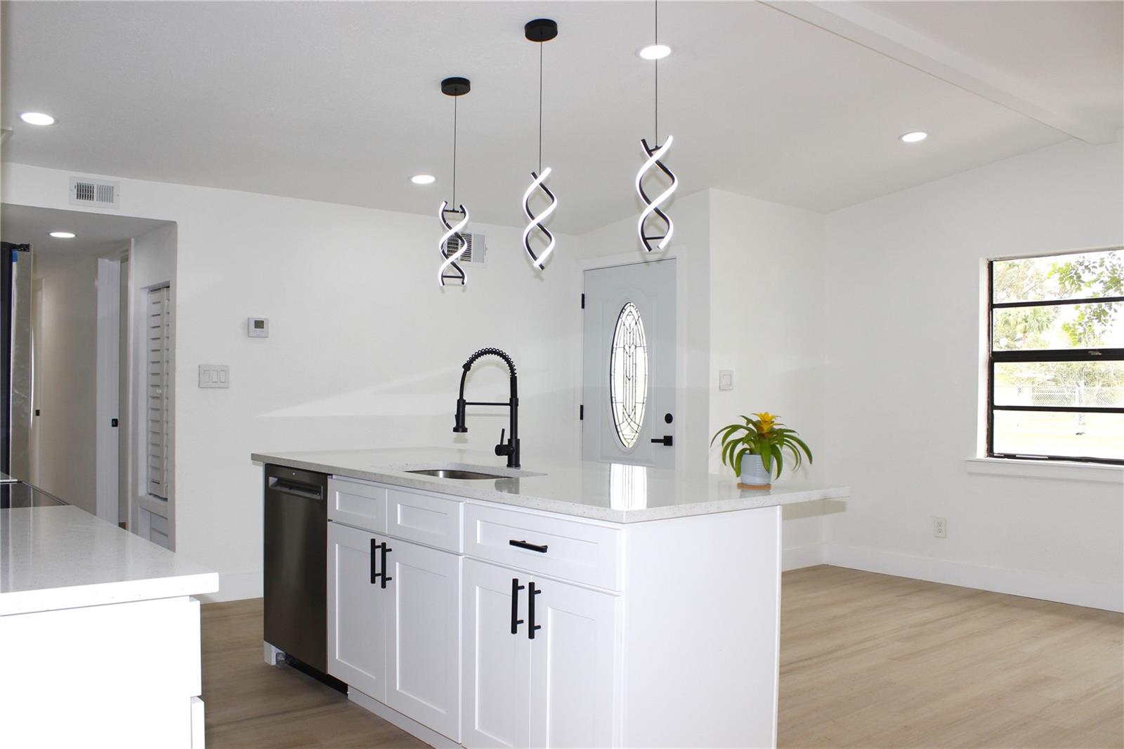 Listing photo id 13 for 8816 Ashman Road