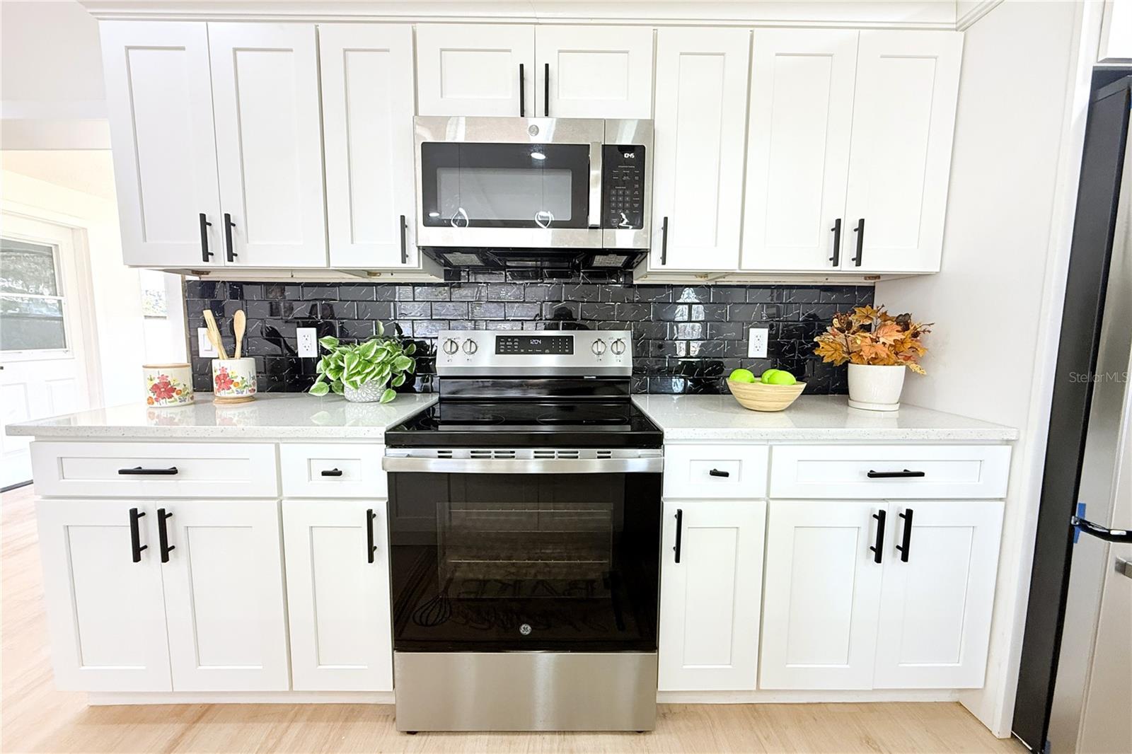 Listing photo id 14 for 8816 Ashman Road