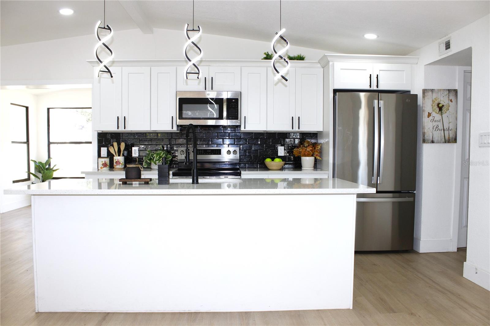 Listing photo id 15 for 8816 Ashman Road