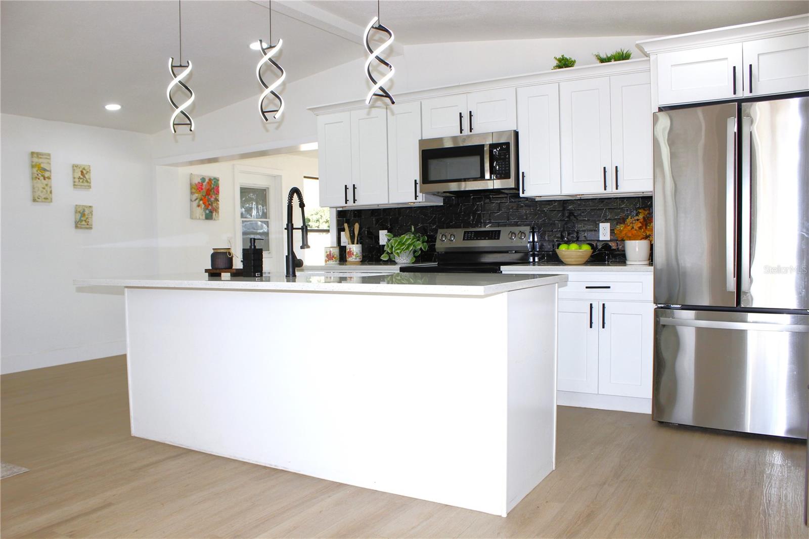 Listing photo id 16 for 8816 Ashman Road