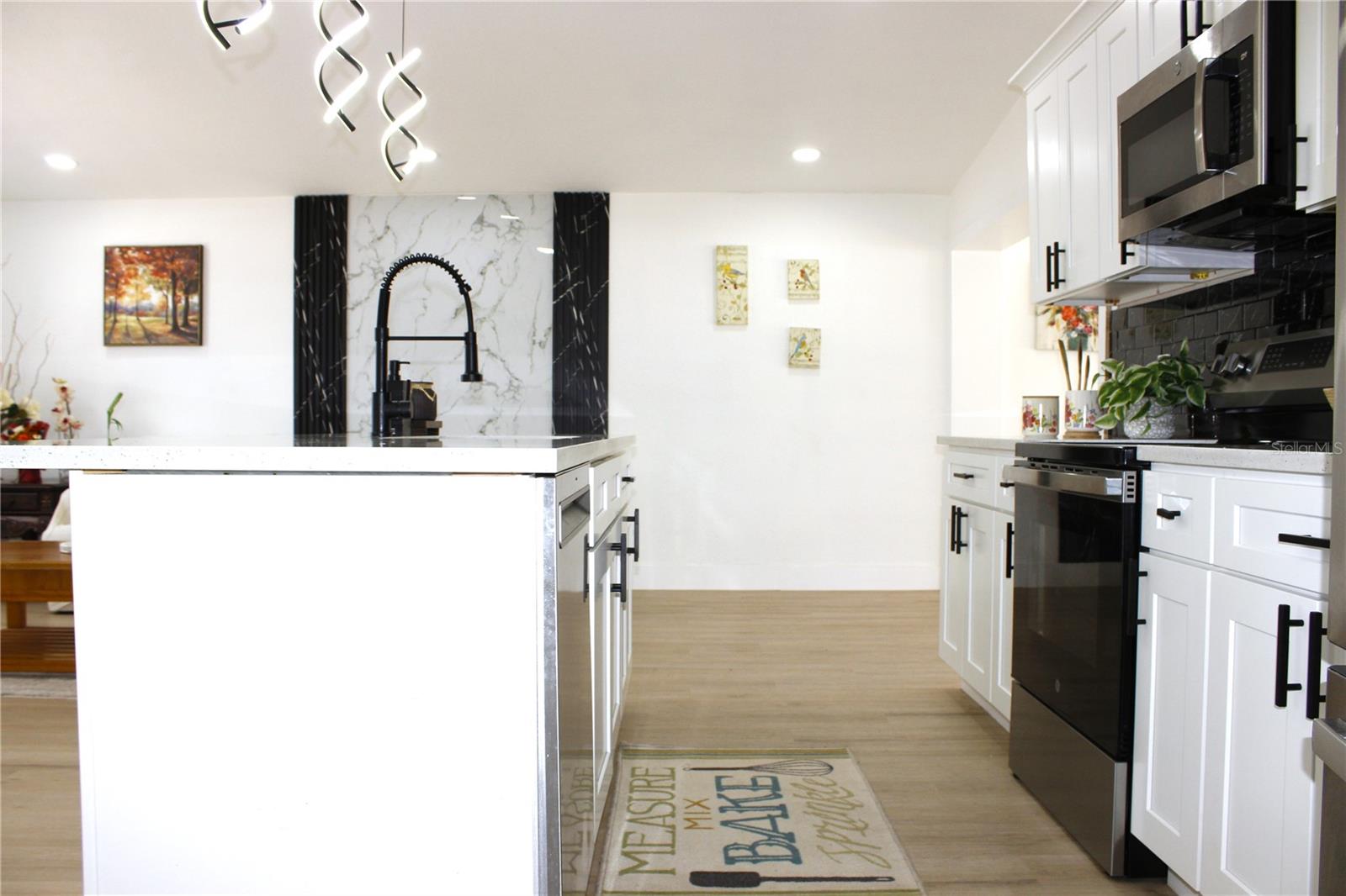 Listing photo id 19 for 8816 Ashman Road