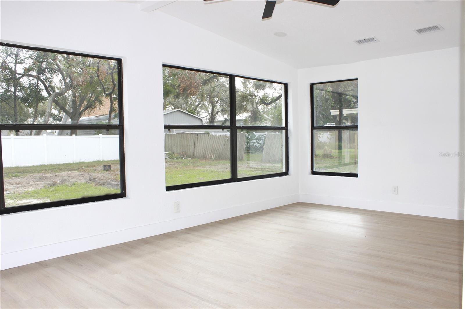 Listing photo id 22 for 8816 Ashman Road