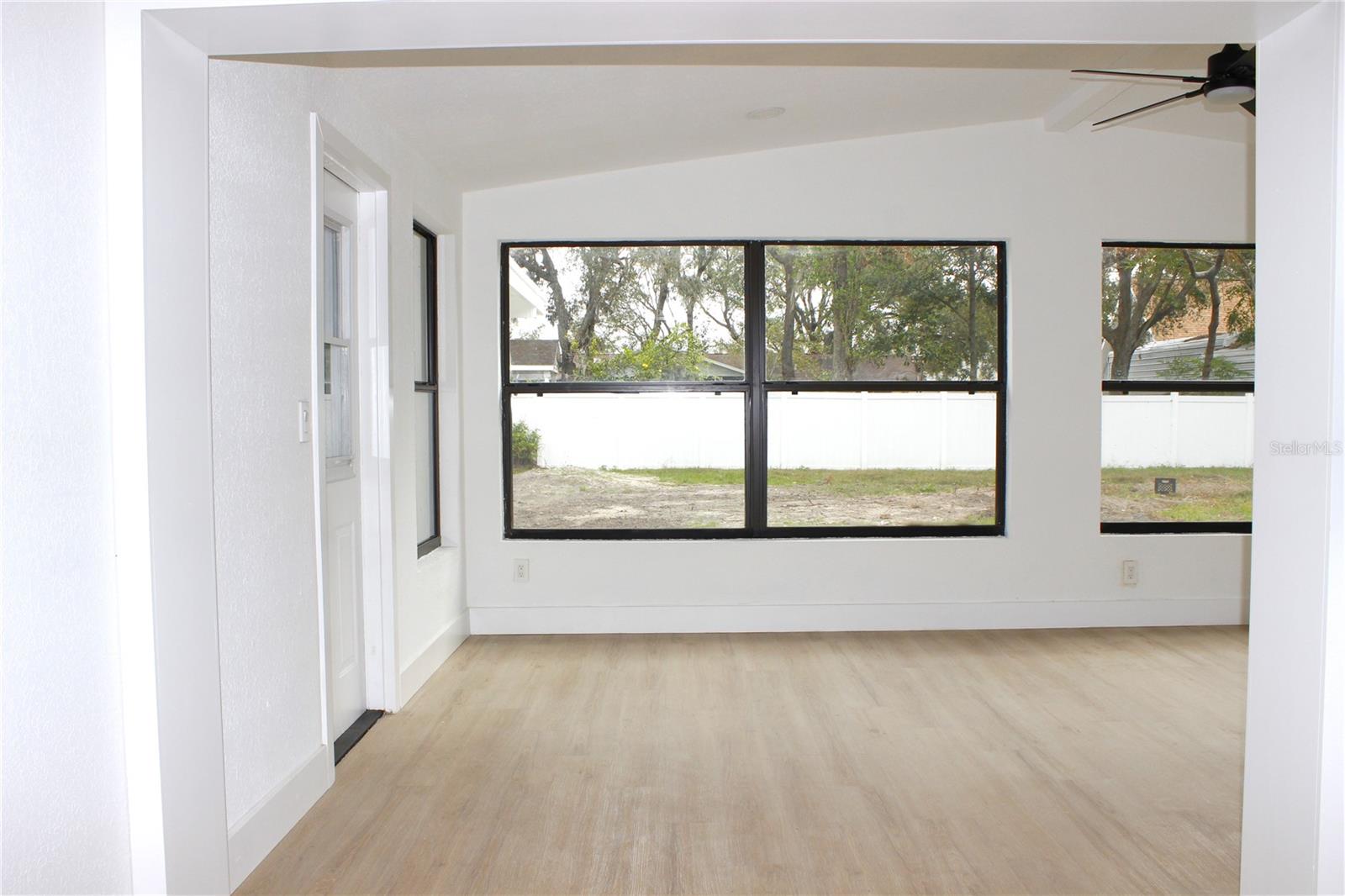 Listing photo id 25 for 8816 Ashman Road