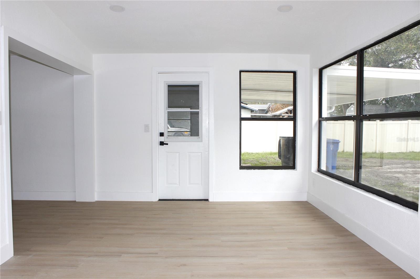 Listing photo id 26 for 8816 Ashman Road